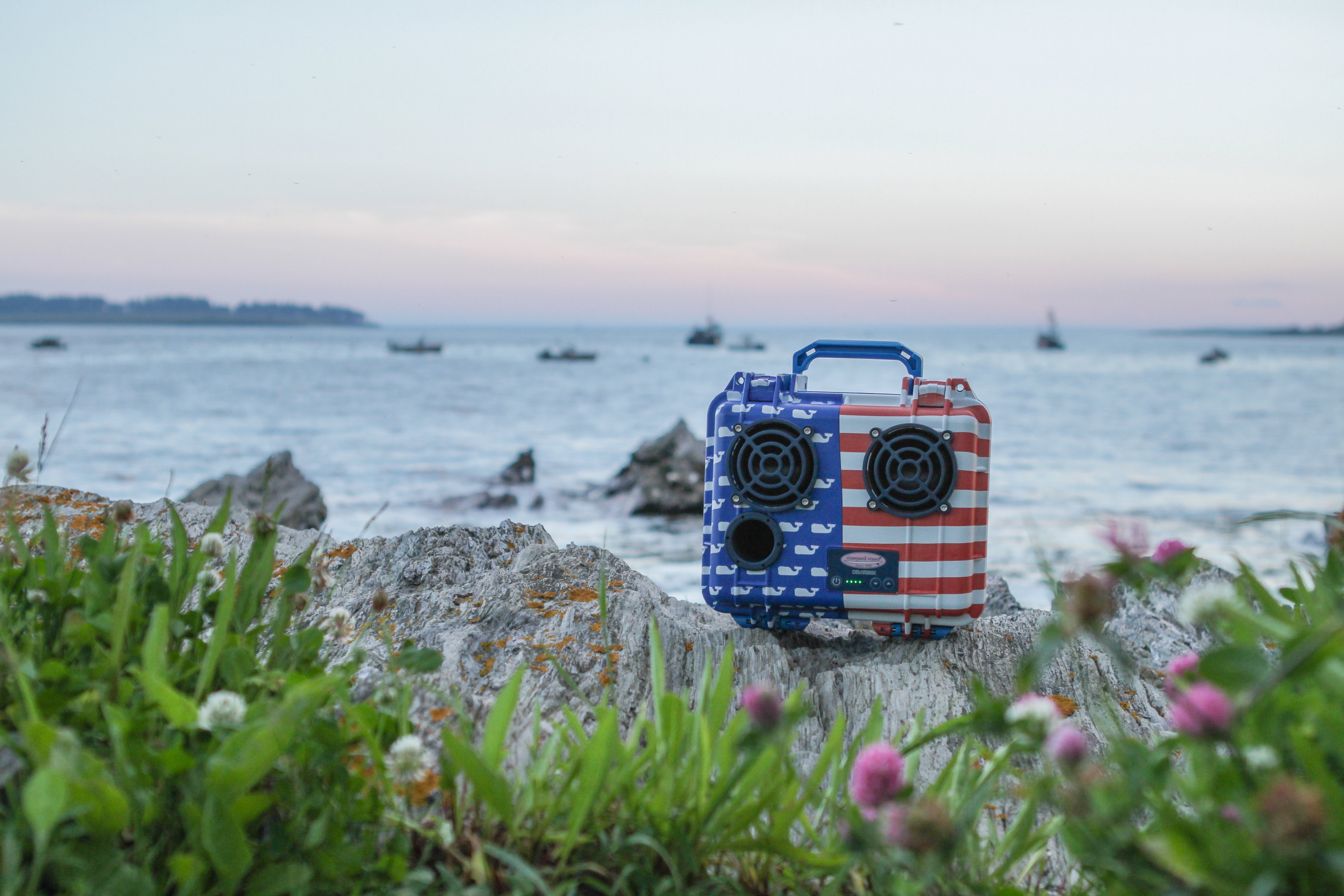 vineyard-vines-speaker-american-flag